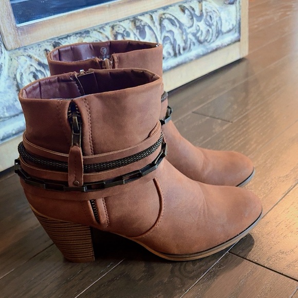 Brown leather ankle boots - Picture 2 of 2